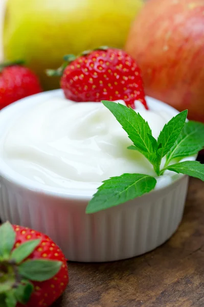 Fruits and yogurt — Stock Photo, Image