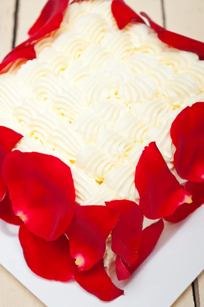 Whipped cream mango cake — Stock Photo, Image