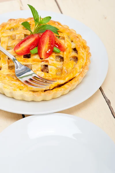 Pastel de carne hecho en casa —  Fotos de Stock