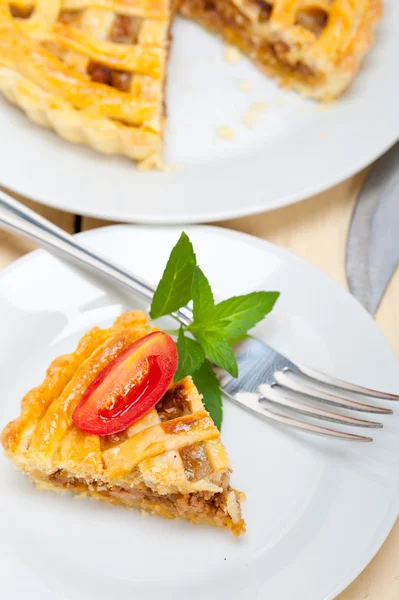 Pastel de carne hecho en casa —  Fotos de Stock