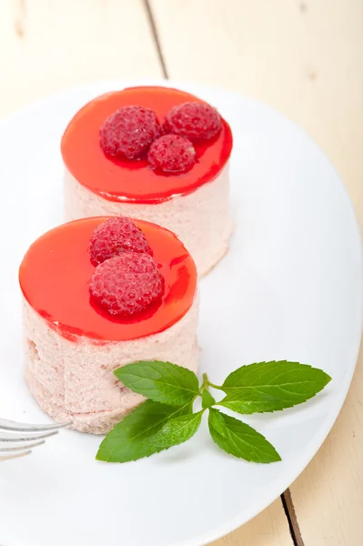 Десерт из малинового пирога — стоковое фото