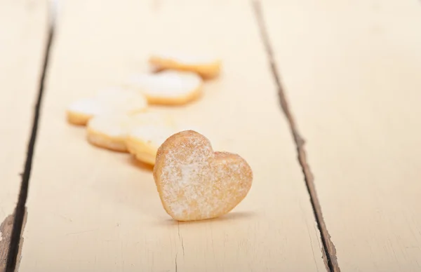 Hart-vormige zandkoek valentine cookies — Stockfoto