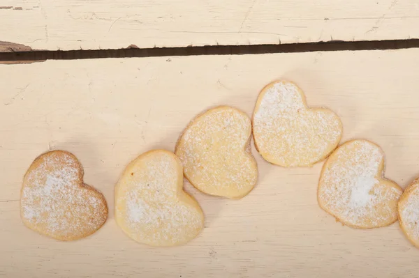Hjärtformad mörbakelse valentine cookies — Stockfoto