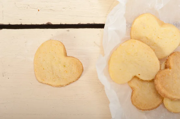 Hjärtformad mörbakelse valentine cookies — Stockfoto
