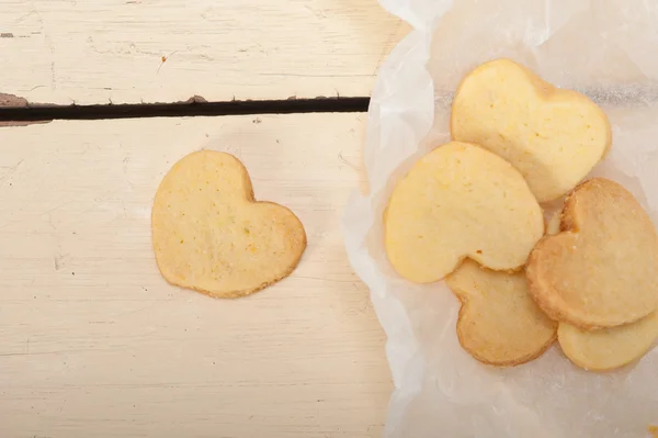 Hjärtformad mörbakelse valentine cookies — Stockfoto