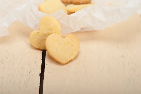 Hart-vormige zandkoek valentine cookies — Stockfoto