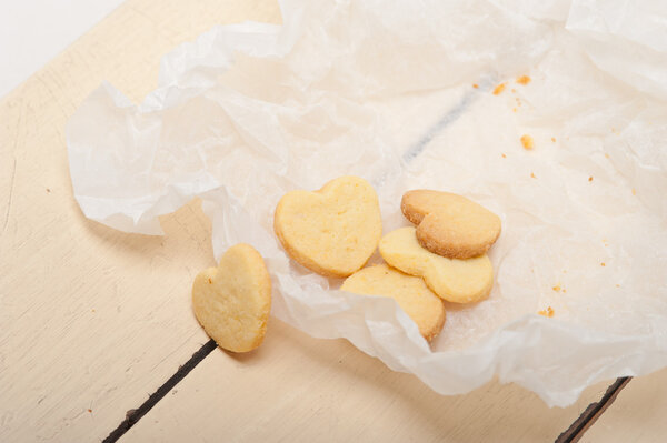 heart shaped shortbread valentine cookies