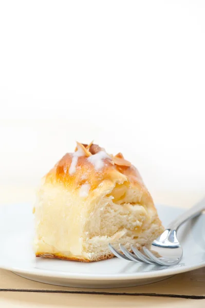 Söta bröd donut tårta — Stockfoto