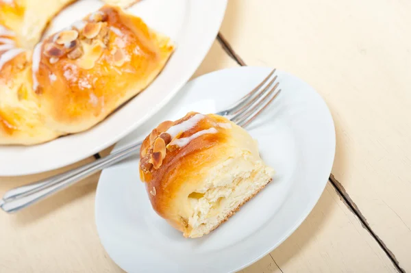 Сладкий пирог с пончиком — стоковое фото