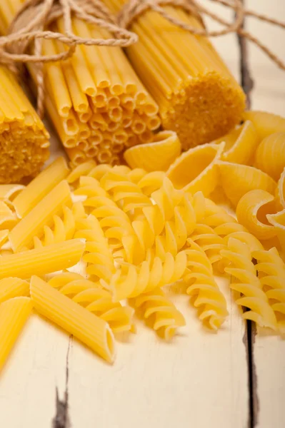 Massa italiensk pasta typ — Stockfoto