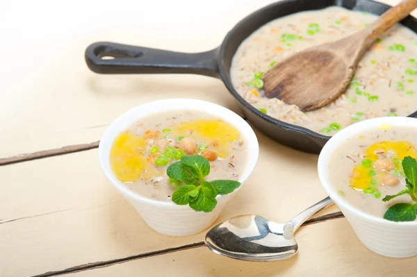 Sup Hearty Timur Tengah Chickpea dan Barley — Stok Foto