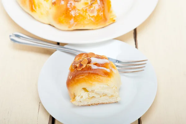 Söta bröd donut tårta — Stockfoto