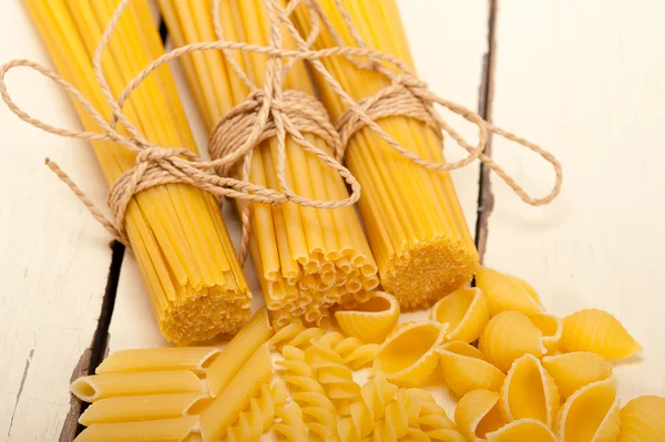 Massa italiensk pasta typ — Stockfoto