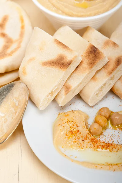 Hummus con pane pita — Foto Stock