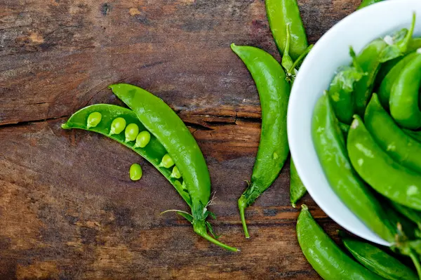Hearthy fresh green peas — Stock Photo, Image