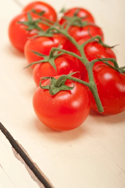 Fresh cherry tomatoes on a cluster — Stock Photo, Image