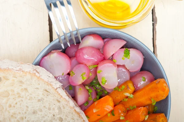 Gestoomde wortel plantaardige op een bowl — Stockfoto