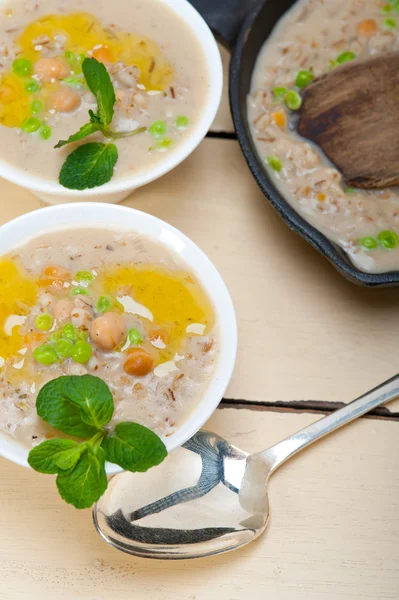 Sup Hearty Timur Tengah Chickpea dan Barley — Stok Foto