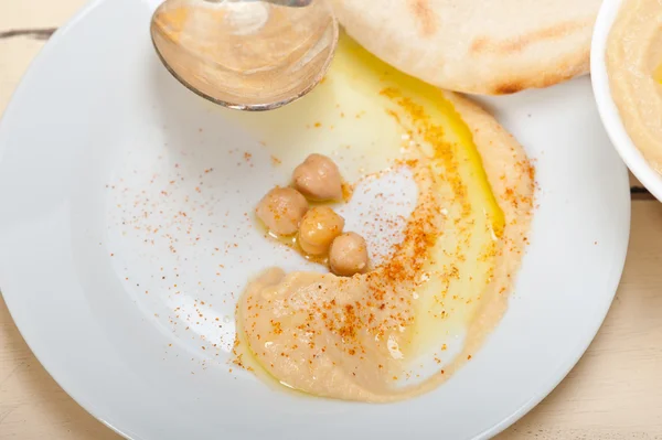 Hummus with pita bread — Stock Photo, Image