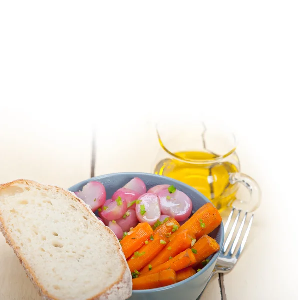 Gestoomde wortel plantaardige op een bowl — Stockfoto