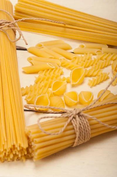 Massa italiensk pasta typ — Stockfoto