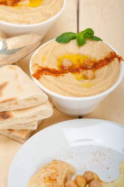 Humus pide ile 