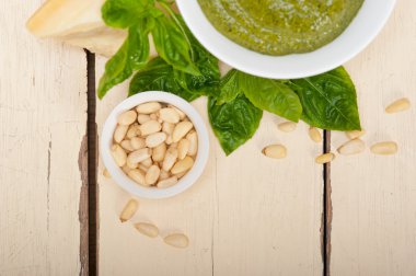 İtalyan fesleğen pesto sosu malzemeler