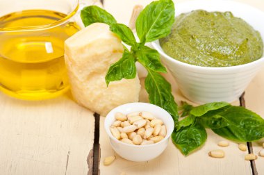 İtalyan fesleğen pesto sosu malzemeler
