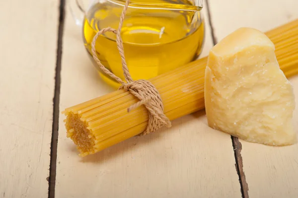 Włoski makaron podstawowych składników — Zdjęcie stockowe