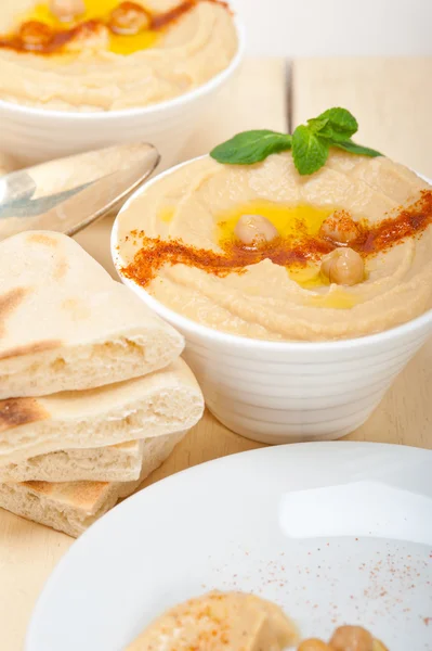 Hummus with pita bread — Stock Photo, Image