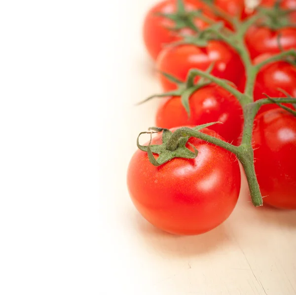 Fresh cherry tomatoes on a cluster — Stock Photo, Image