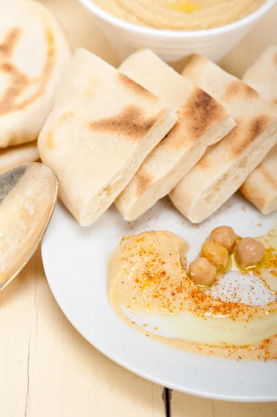 Hummus a pita kenyér — Stock Fotó