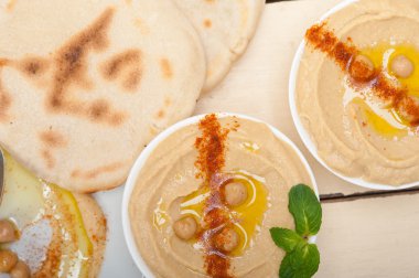 Humus pide ile 