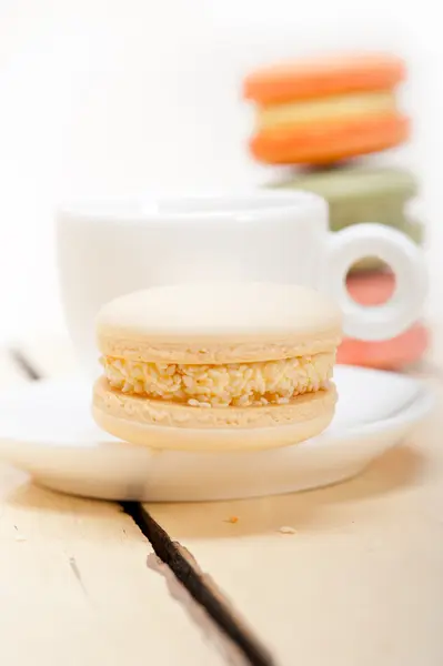 Colorful macaroons with espresso coffee — Stock Photo, Image