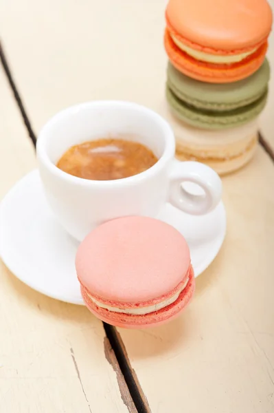 Colorful macaroons with espresso coffee — Stock Photo, Image