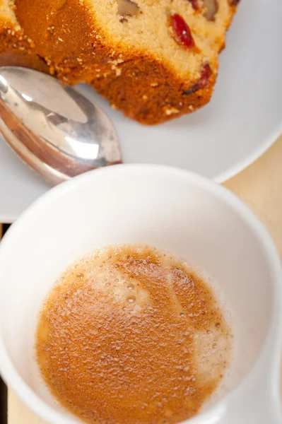 Plum cake and espresso coffee — Stock Photo, Image