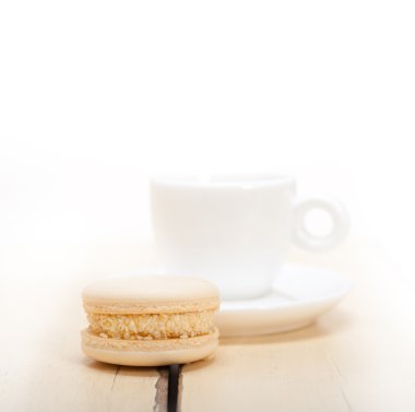 espresso kahve ile renkli macaroons 
