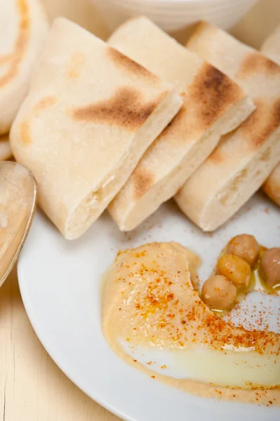 Hummus with pita bread — Stock Photo, Image