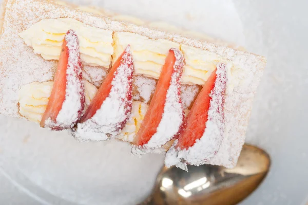 Deser truskawkowy tort Napoleona — Zdjęcie stockowe