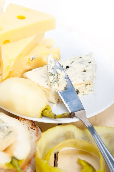 Cheese and pears — Stock Photo, Image