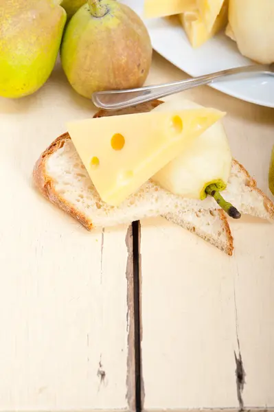 Fresh pears and cheese — Stock Photo, Image