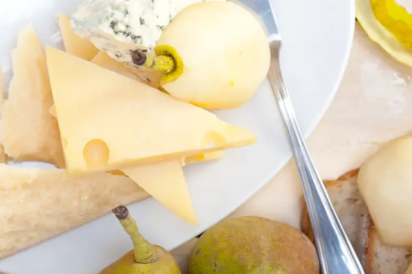 Fresh pears and cheese — Stock Photo, Image