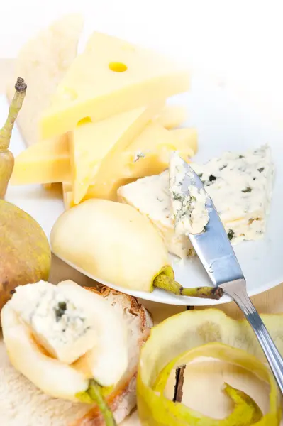 Cheese and pears — Stock Photo, Image