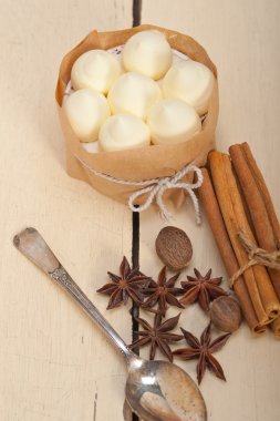 vanilya ve baharat kremalı pasta tatlı