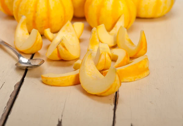 Fresh yellow pumpkin — Stock Photo, Image