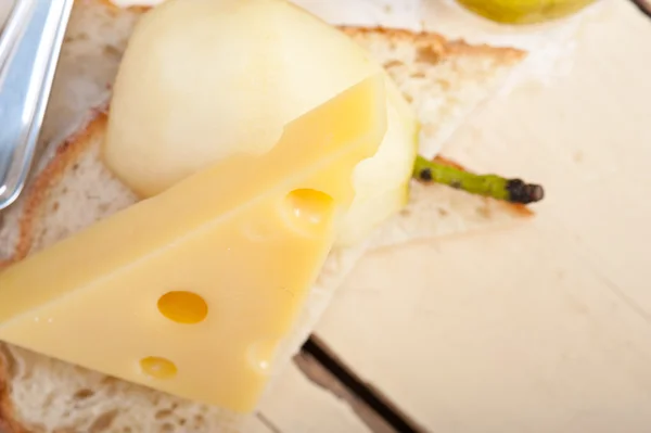 Fresh pears and cheese — Stock Photo, Image