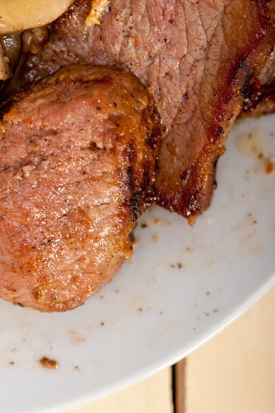 Filete de caza de venado y setas silvestres — Foto de Stock