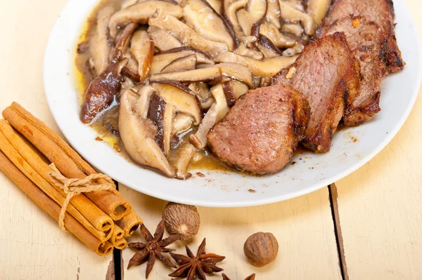 Venison deer game filet and wild mushrooms — Stock Photo, Image