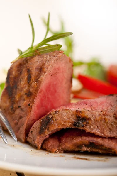 Filet de bœuf mignon grillé aux légumes — Photo