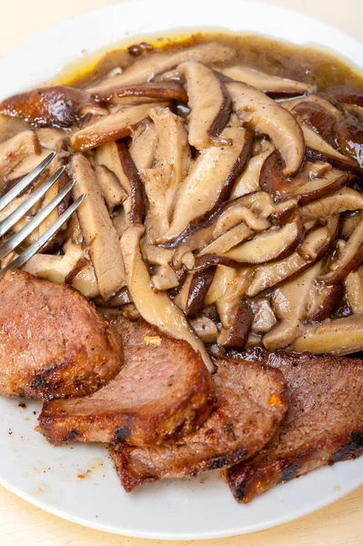 Venison deer game filet and wild mushrooms — Stock Photo, Image